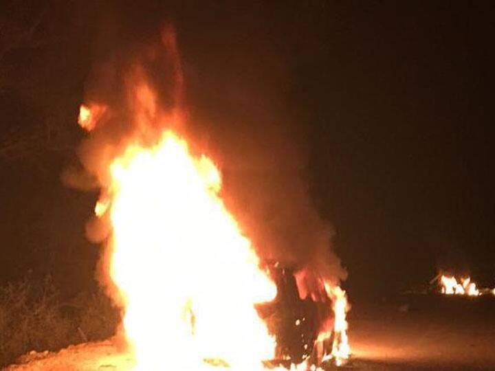 West Bengal: पहले चरण के मतदान से पहले चुनाव आयोग के वाहन को लगाई गई आग, पुलिस ने शुरू की जांच West Bengal: पहले चरण के मतदान से पहले चुनाव आयोग के वाहन को लगाई गई आग, पुलिस ने शुरू की जांच