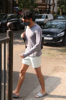 In Pics: करण जौहर के ऑफिस पहुंचे सैफ अली खान के बेटे इब्राहिम अली खान, एक और स्टार किड को लॉन्च करने की चर्चा तेज