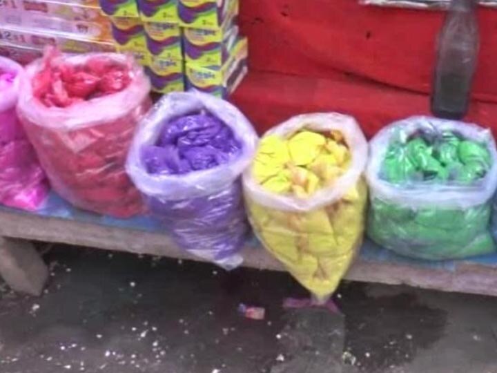 गोरखपुर: मोदी-योगी टीशर्ट और टोपी की धूम, पिचकारी और ईको-फ्रेंडली रंगों से सजा बाजार