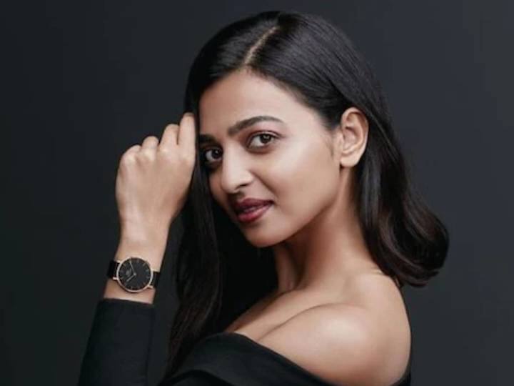 राधिका आप्टे मोहित टाकलकर के थिएटर ग्रुप आसक्ता के साथ अपने होमटाउन में जुड़ी. इसके बाद उन्होंने फिल्मों के साथ-साथ थिएटर में भी काम किया. 