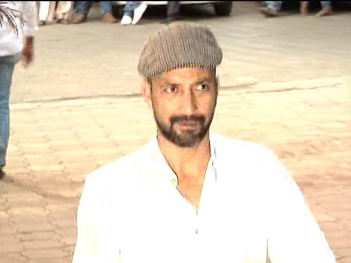 दीपक डोबरियाल आखिरी बार फिल्म अंग्रेजी मीडियम में दिवंगत इरफान खान के साथ नजर आए थे. इन्हे काफी बाद में पहचान मिली है. दीपक ने साल 1994 से बॉलीवुड में कदम रखा और इस दौरान वह रंगमंच की दुनिया से भी जुड़े रहे. 