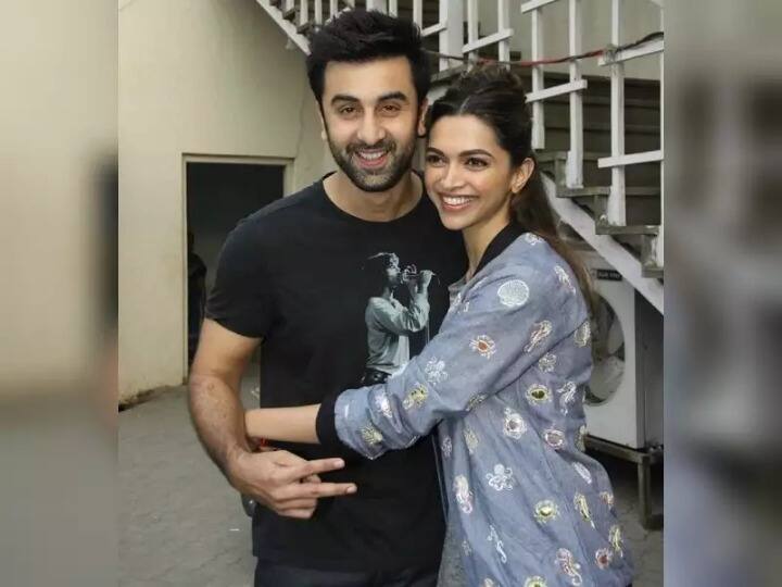 कहते हैं इसके बाद रणबीर की इन बातों के कई मतलब निकाले जाने लगे. आखिरकार एक दिन किसी प्रेस कॉन्फ्रेंस में पत्रकारों ने रणबीर से यह सवाल पूछ लिया कि उन्होंने दीपिका को फ्लर्ट और दाल चावल क्यों कहा था?