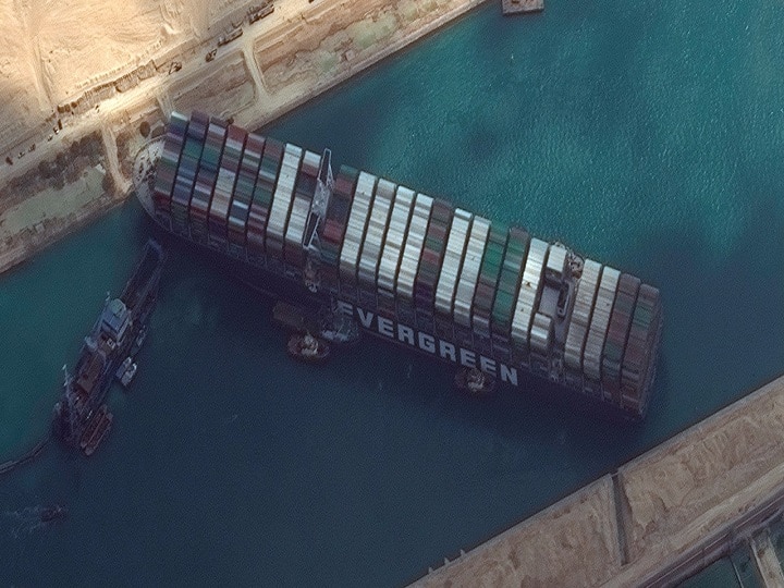 Stuck ship in Egypt Suez Canal United States offers for help स्वेज़ नहर में पांचवें दिन भी फंसा रहा पोत, अमेरिका ने की मदद की पेशकश