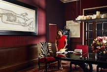 200 करोड़ रुपये के बंगले में रहते हैं अभिनेता Shahrukh Khan, पत्नी Gauri Khan ने किया है डिजाइन