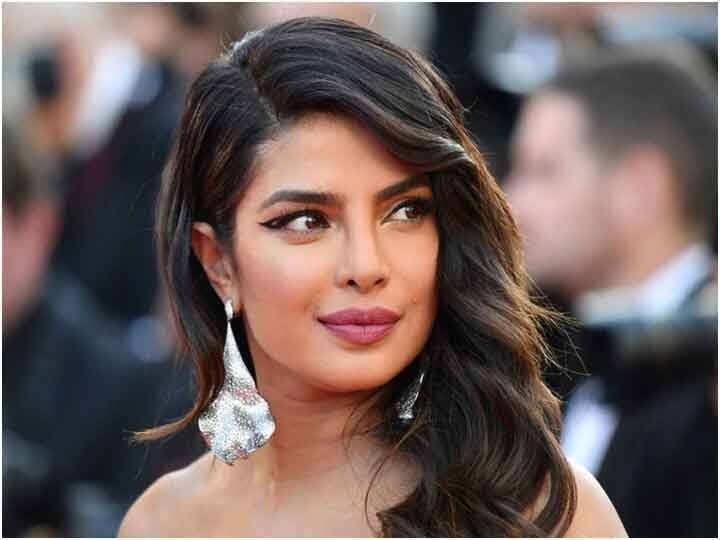 Priyanka Chopra से फैन ने की शादी में नहीं बुलाने की शिकायत, एक्ट्रेस ने दिया मजेदार जवाब Priyanka Chopra gives witty reply to fan who asked about not being invited to her wedding with Nick Jonas Priyanka Chopra से फैन ने की शादी में नहीं बुलाने की शिकायत, एक्ट्रेस ने दिया मजेदार जवाब