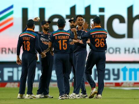 World Cup Super League: दूसरे वनडे में हार की टीम इंडिया को चुकानी पड़ी है भारी कीमत World Cup Super League: दूसरे वनडे में हार की टीम इंडिया को चुकानी पड़ी है भारी कीमत