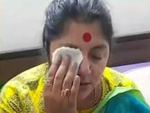 बीजेपी नेता लॉकेट चटर्जी पर फेंका गया जहरीला रंग, कोलकाता में वसंत उत्सव कार्यक्रम के दौरान हुई घटना