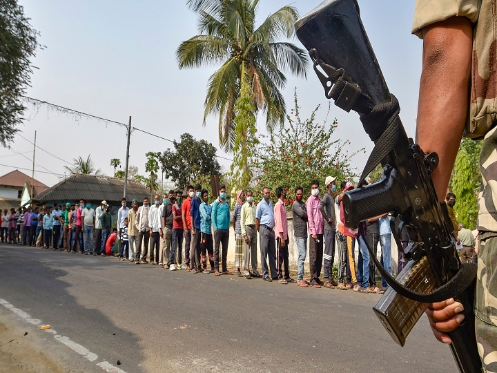 west Bengal elections 2021 Voting fourth phase 5 districts central security forces ANN बंगाल चुनाव के चौथे चरण में 5 जिलों की सीटों पर आज होगी वोटिंग, केंद्रीय सुरक्षा बलों की हुई तैनाती