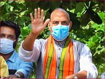 केरल में राजनाथ सिंह का राहुल गांधी पर निशाना, कहा- अमेठी को डुबोकर अब वायनाड को डुबाने आ गए