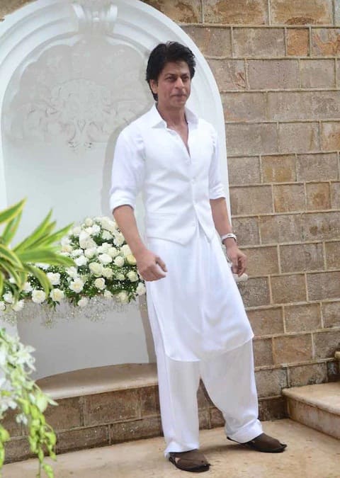 हालांकि क्या आप जानते हैं, SRK ने मन्नत को कितने में खरीदा था? शाहरुख ने ये बंगला 13 करोड़ रुपये में खरीदा था. कथित तौर पर मन्नत की कीमत अब 350 करोड़ रुपये आंकी गई है.