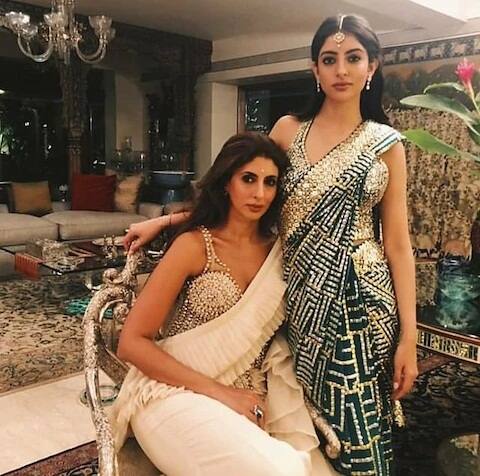 जलसा के अंदर आपको भगवान की तमाम तस्वीरें देखने को मिल जाएंगी. रिपोर्ट्स के अनुसार घर में मौजूद मंदिर में रखी मूर्तियों को सोने और हीरों से भारी गहनों से सजाया गया है.