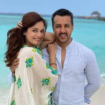 Maldives में फैमिली के साथ क्वालिटी टाइम स्पेंड करती नजर आईं Dia Mirza, देखें ये बेहद खास तस्वीरें