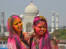 In Pics: देश में ऐसे मन रहा है होली का जश्न, देखें होलिका दहन से लेकर रंगों के खेल तक की तस्वीरें