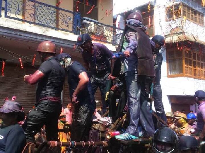 शाहजहांपुर में परम्परागत तरीके से निकला 'लाट साहब' का जुलूस, जानें- कैसे शुरू हुई परंपरा procession of Lat Sahab in Shahjahanpur during holi in shahjahnpur शाहजहांपुर में परम्परागत तरीके से निकला 'लाट साहब' का जुलूस, जानें- कैसे शुरू हुई परंपरा