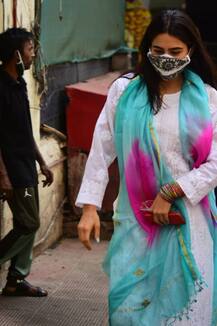 खूब उड़ा Kareena Kapoor के घर होली का गुलाल, Sara और Soha दोनों हुईं स्पॉट, नए सदस्य के साथ मनाई पहली होली