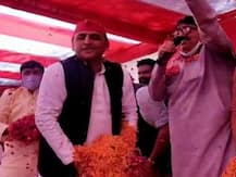 अखिलेश यादव ने खेली फूलों की होली, चाचा शिवपाल को लेकर कही बड़ी बात