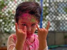 Pataudi's Holi 2021: सैफ-करीना ने होस्ट की पूल पार्टी, यहां देखिए सेलिब्रेशन की तस्वीरें