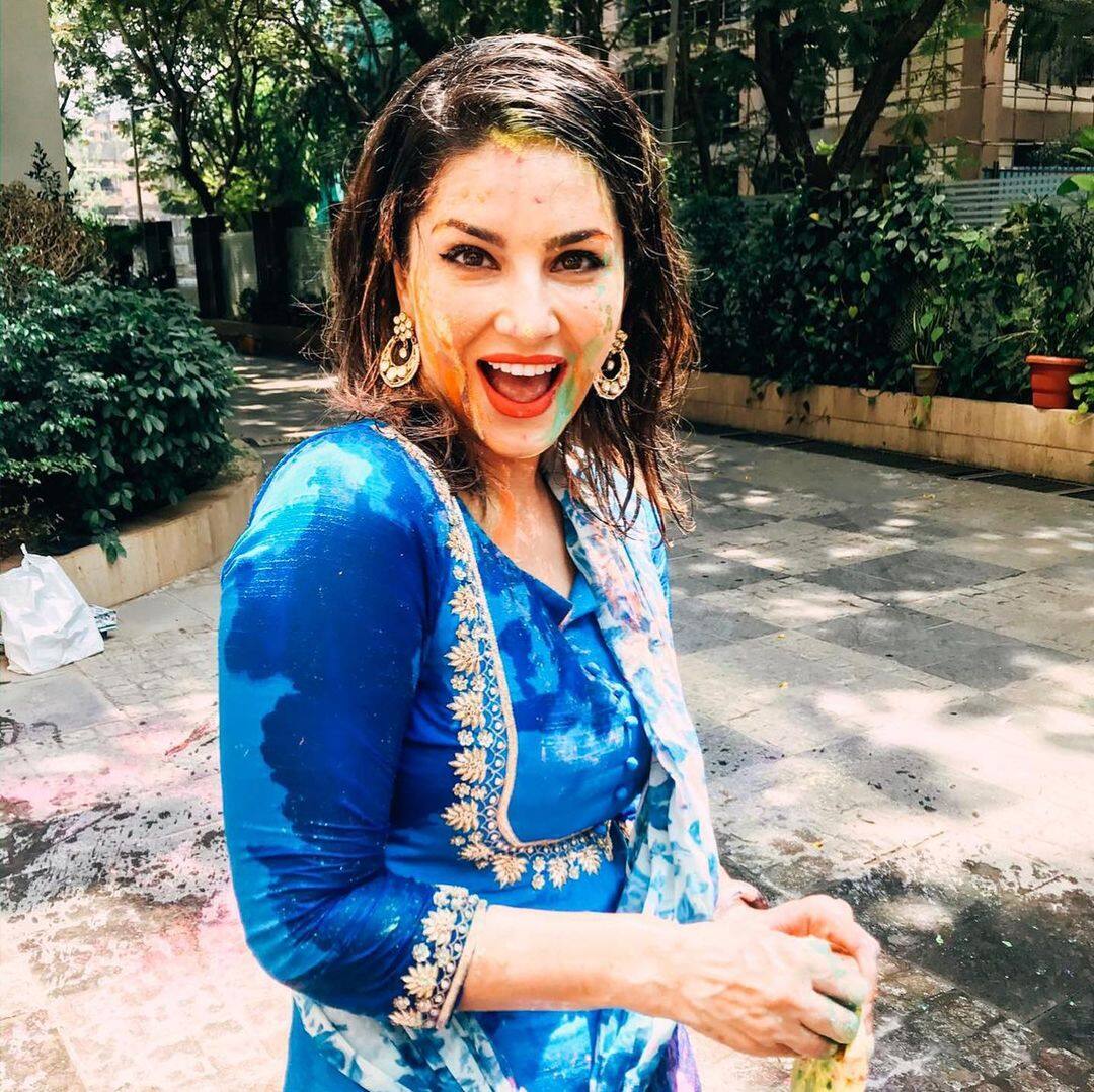 Cooku with Comali | சன்னி லியோன் நடிக்கும் தமிழ்ப்படத்தில் எண்ட்ரி கொடுக்கும் 'குக் வித் கோமாளி' ஸ்டார்..! SUNNY LEONE’S INTRIGUING TITLE OF HER NEXT TAMIL FILM WITH THIS 'COOK WITH COMALI 2' FAME OUT! Cooku with Comali | சன்னி லியோன் நடிக்கும் தமிழ்ப்படத்தில் எண்ட்ரி கொடுக்கும் 'குக் வித் கோமாளி' ஸ்டார்..!