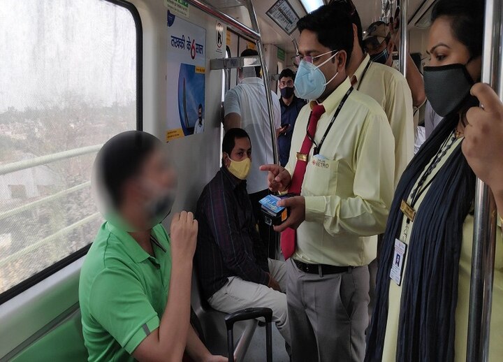 DMRC may release your Photo with challan if not wearing proper mask Delhi Metro Corona Update: बिना मास्क मेट्रो में पड़ेगा महंगा, चालान के साथ शेयर की जा रही हैं तस्वीरें