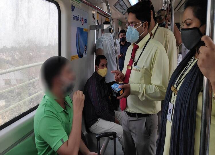 Delhi Metro Corona Update: बिना मास्क मेट्रो में पड़ेगा महंगा, चालान के साथ शेयर की जा रही हैं तस्वीरें Delhi Metro Corona Update