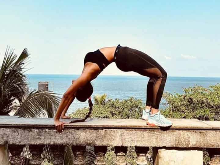 Malaika Arora did 'Chakrasan', surprised fans, the picture went viral Malaika Arora ने किया ‘चक्रासन’ तो हैरान रह गए फैंस, तस्वीर हुई वायरल