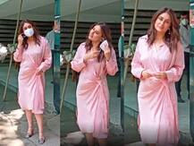 Video: पैपराजी को नसीहत देकर करीना कपूर ने फोटो के लिए खुद हटाया मास्क, वीडियो हुआ वायरल