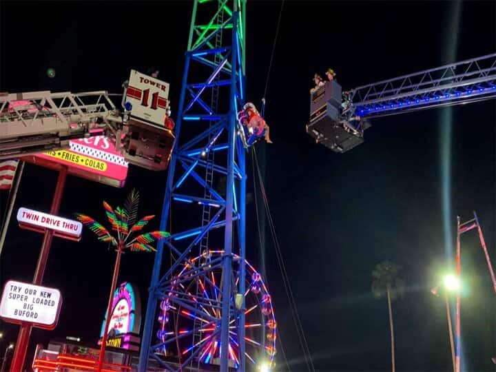 Video: फ्लोरिडा में स्लिंगशॉट झूले की अचानक थमी रफ्तार, 40 फीट हवा में लटके दो लड़के Slingshot swing suddenly stopped, two boys hanging 40 feet in the air Video: फ्लोरिडा में स्लिंगशॉट झूले की अचानक थमी रफ्तार, 40 फीट हवा में लटके दो लड़के