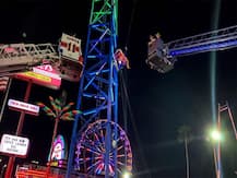 Video: फ्लोरिडा में स्लिंगशॉट झूले की अचानक थमी रफ्तार, 40 फीट हवा में लटके दो लड़के