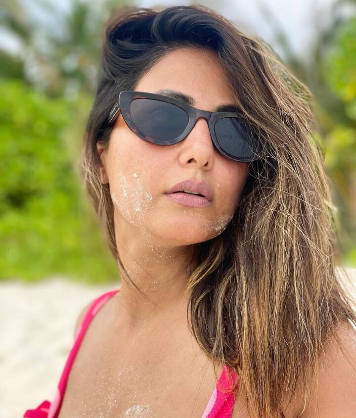 हिना खान को हाल ही में बिग सीजन 14 में देखा गया था. हिना इस शो में बतौर सीनियर नजर आई थीं. हिना हाल ही वेकेशन एन्जॉय करने मालदीव भी पहुंची थीं. हिना वहां समुद्र के किनारे स्विम शूट में नजर आईं थीं.  