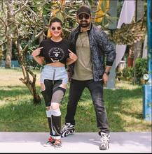 सनी लियोनी ने Splitsvilla के सेट पर Ranvijay के साथ की जमकर मस्ती, Viral हो रही हैं तस्वीरें