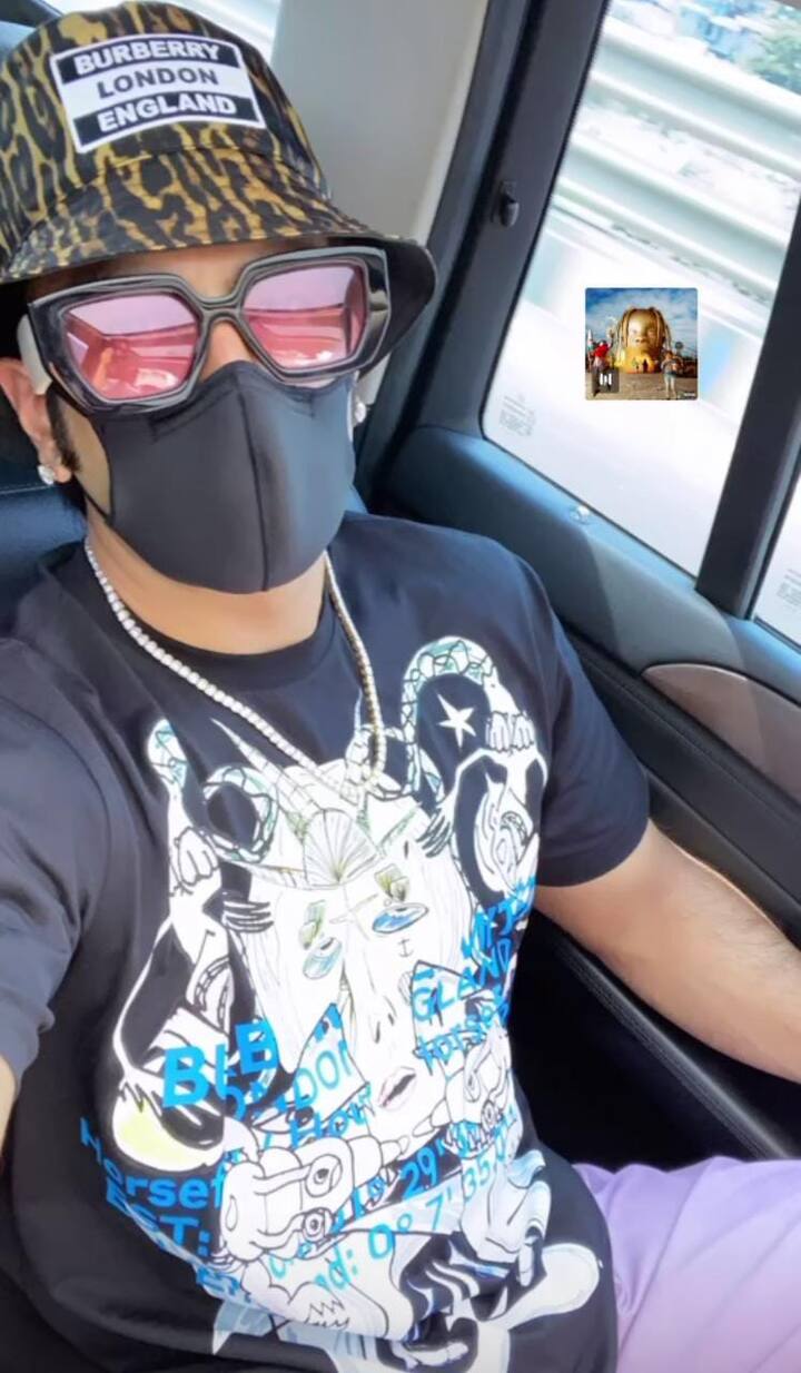 रणवीर सिंह सोशल मीडिया पर भी काफी एक्टिव रहते हैं और समय समय पर फोटोज और वीडियोज शेयर करते रहते हैं.