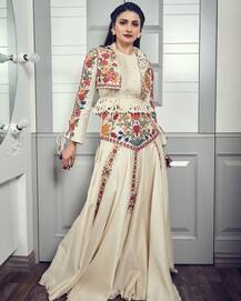 Photos: प्राची देसाई ने इंस्टाग्राम पर खूबसूरत तस्वीरें की शेयर, प्रिंटेड ड्रेस में दिए बेहतरीन पोज़