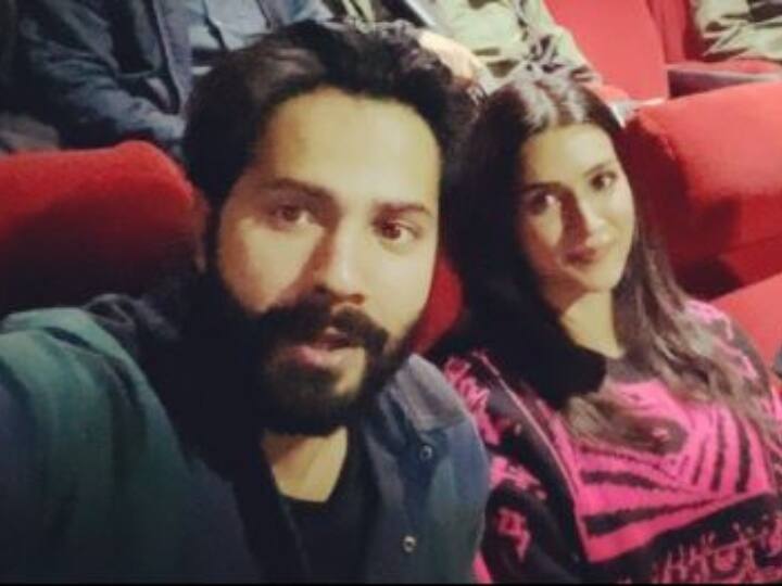 भेड़िया के सेट पर कृति सैनन ने मारा वरुण धवन को पानी की तरफ धक्का, आगे हुआ ये... Varun Dhawan Kriti Sanon next movie Bhediya new video goes viral on social media भेड़िया के सेट पर कृति सैनन ने मारा वरुण धवन को पानी की तरफ धक्का, आगे हुआ ये...