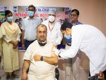 स्वास्थ्य मंत्री मंगल पांडेय ने लगवाई वैक्सीन, कहा- सावधानी बरतना जरूरी, अभी खत्म नहीं हुआ है कोरोना