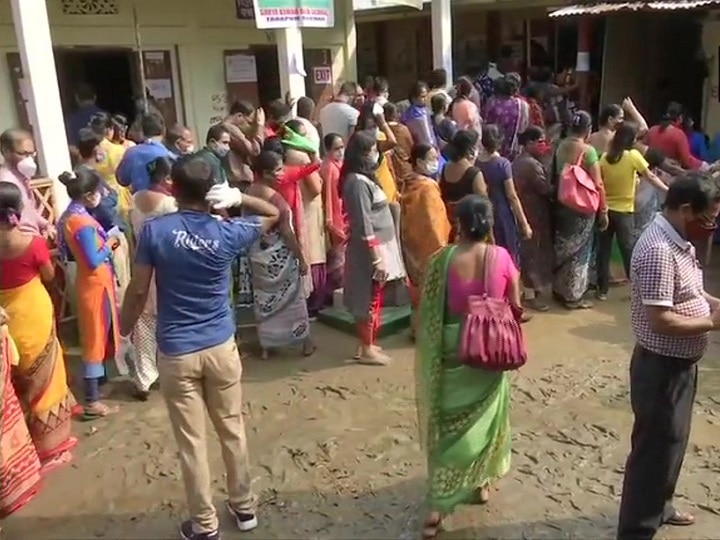West Bengal and Assam Assembly Elections 2021 second phase of voting ends on Thursday evening with some violence विधानसभा चुनाव: दूसरे चरण के दौरान वोटरों में जबरदस्त उत्साह, शाम 6 बजे तक बंगाल में 80.53% और असम में 73.03% वोटिंग