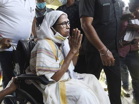 पश्चिम बंगाल चुनाव को लेकर ममता बनर्जी ने की शिकायत, चुनाव आयोग ने दिया ये जवाब पश्चिम बंगाल चुनाव को लेकर ममता बनर्जी ने की शिकायत, चुनाव आयोग ने दिया ये जवाब