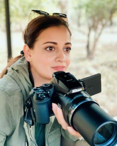 दीया इंस्टाग्राम पर काफी सक्रीय रहती हैं. वह फैन्स के साथ हर न्यूज़ शेयर करती हैं. इससे पहले उन्होंने साहिल सांघा से अलग होने की न्यूज भी शेयर की थी.