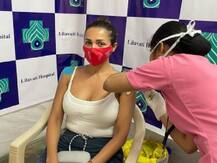 मलाइका अरोड़ा ने ली कोरोना वैक्सीन की डोज, बोलीं- इस लड़ाई में होगी जीत