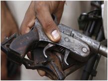 एटा: पंचायत चुनाव में इस्तेमाल के लिए अवैध हथियार बनाने वाली फैक्टरी पर पुलिस ने की छापेमारी, 3 गिरफ्तार