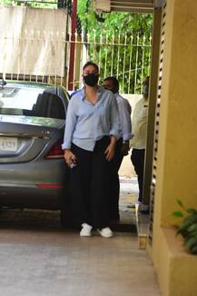 In Pics: बहन करिश्मा कपूर से मिलने पहुंचीं करीना कपूर, दूसरी प्रेग्नेंसी के बाद बढ़े वेट में हुईं स्पॉट