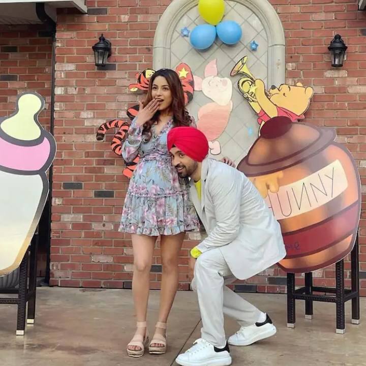 पंजाबी फिल्म 'हौंसला रख' को दिलजीत दोसांझ प्रोड्यूस कर रहे हैं. फिल्म 15 अक्टूबर 2021 को सिनेमाघरों में रिलीज होगी. फैंस  दिलजीत और शहनाज की ऑनस्क्रीन केमेस्ट्री देखने का बेसब्री से इंतजार कर रहे हैं.