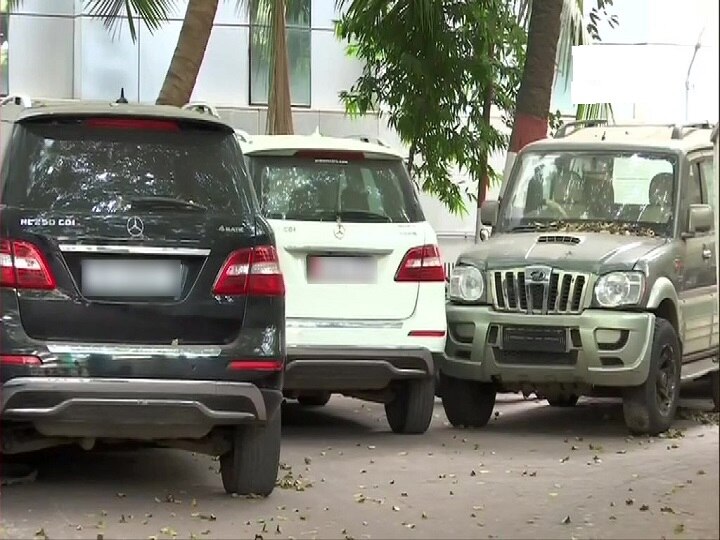 Mumbai Eight vehicles brought to NIA office as a part of investigation into Antilia bomb scare case ANN क्या 'इको' कार सुलझाएगी एंटीलिया केस, अबतक NIA ने 8 गाड़ियां की जब्त