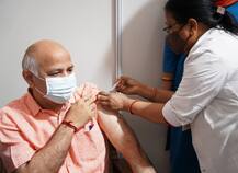 दिल्ली: डिप्टी CM मनीष सिसोदिया ने लगवाया कोरोना का टीका, बोले- लॉकडाउन नहीं वैक्सीन है समाधान