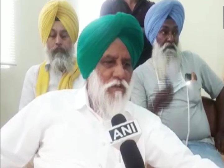 राकेश टिकैत पर हमले को लेकर किसान नेताओं का अल्टीमेटम, संसद मार्च की दी चेतावनी Farmer leader warns Government in Rakesh Tikait attack case राकेश टिकैत पर हमले को लेकर किसान नेताओं का अल्टीमेटम, संसद मार्च की दी चेतावनी