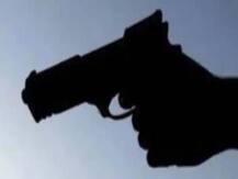 सिद्धार्थनगर में अवैध असलहा फैक्ट्री का भंडाफोड़, बाइक-नगदी समेत चार तमंचे बरामद