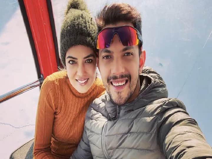 Aditya Narayan Wife Shweta Agarwal Test Positive For COVID-19 corona virus Aditya Narayan और उनकी पत्नी Shweta Agarwal कोरोना पॉजिटिव, सोशल मीडिया के जरिए दी जानकारी