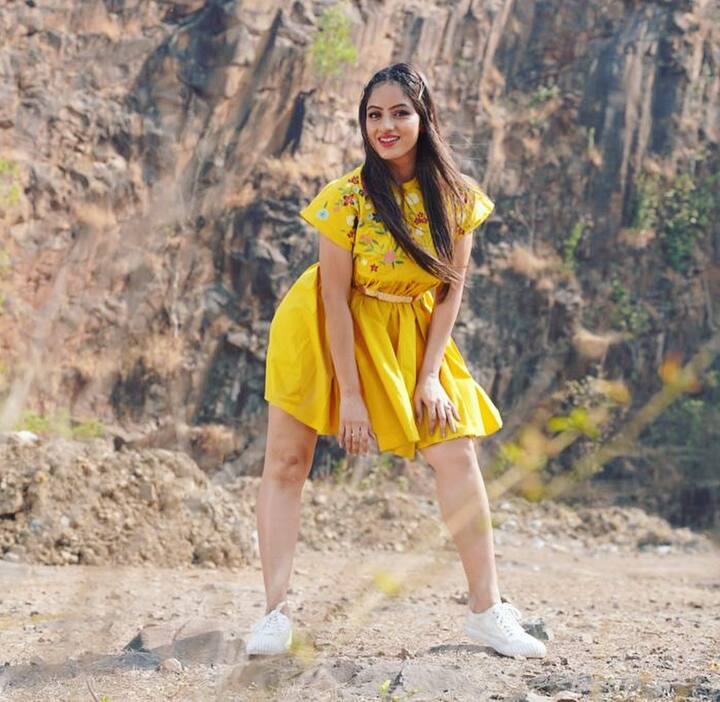 दीपिका सोशल मीडिया पर काफी एक्टिव रहती हैं और समय समय पर अपने फैंस के साथ फोटोज और वीडियोज शेयर करती रहती हैं.