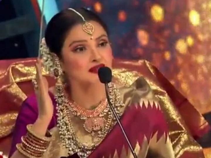 Rekha tongue slip on love with a married man indian idol 2020 Video: शादीशुदा आदमी के प्यार में पागल होने के सवाल पर फिसली रेखा की जुबान, कह दी ये बात
