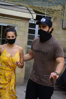 बैकलेस ड्रेस में अर्जुन कपूर को पेरेंट्स के घर Ester Lunch पर लेकर पहुंची मलाइका अरोड़ा, ड्रेस देख धड़का लोगों का दिल