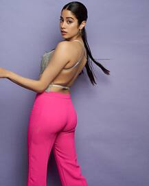 लेटेस्ट ट्रेंड छोड़ Janhvi Kapoor से Kiara Advani तक हीरोइनों को भा रहा है 20s का फैशन सेंस